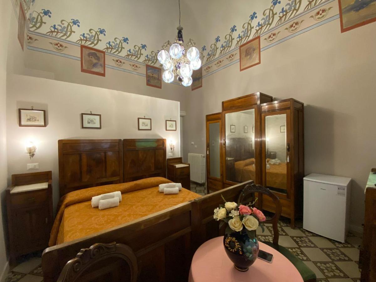 Antico Palazzo Spinola Bed and Breakfast Gallipolli Exteriör bild