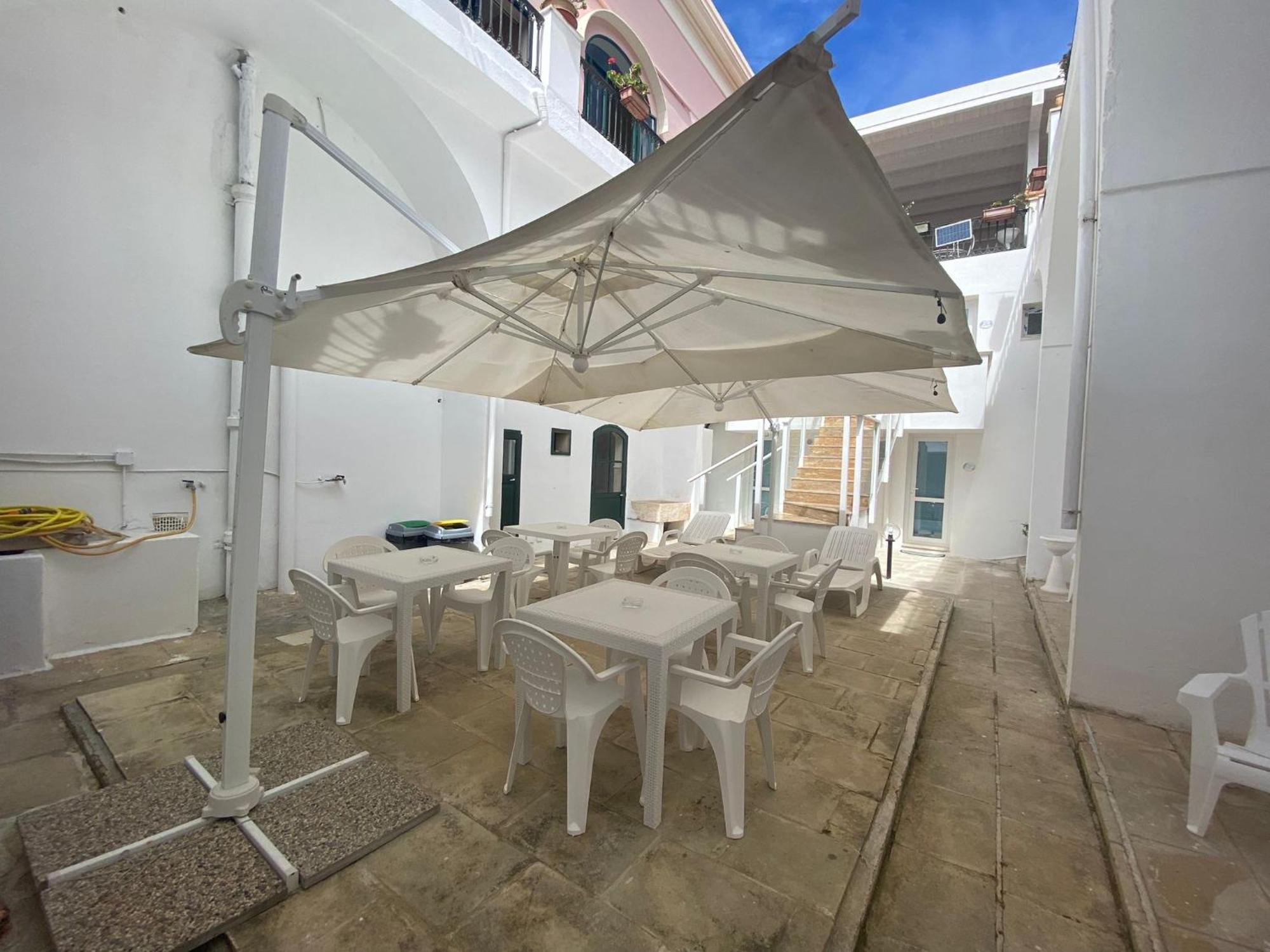 Antico Palazzo Spinola Bed and Breakfast Gallipolli Exteriör bild