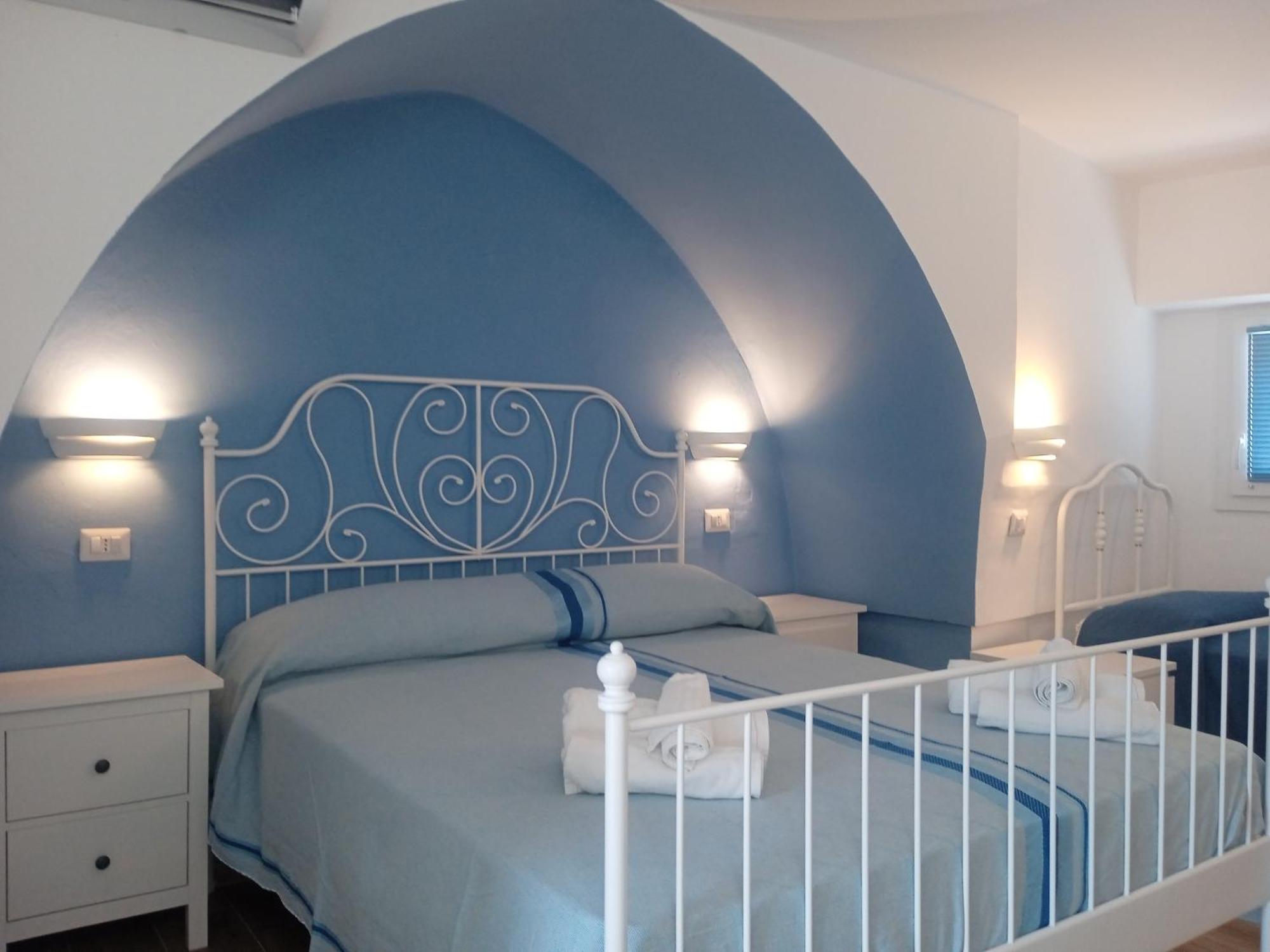 Antico Palazzo Spinola Bed and Breakfast Gallipolli Exteriör bild