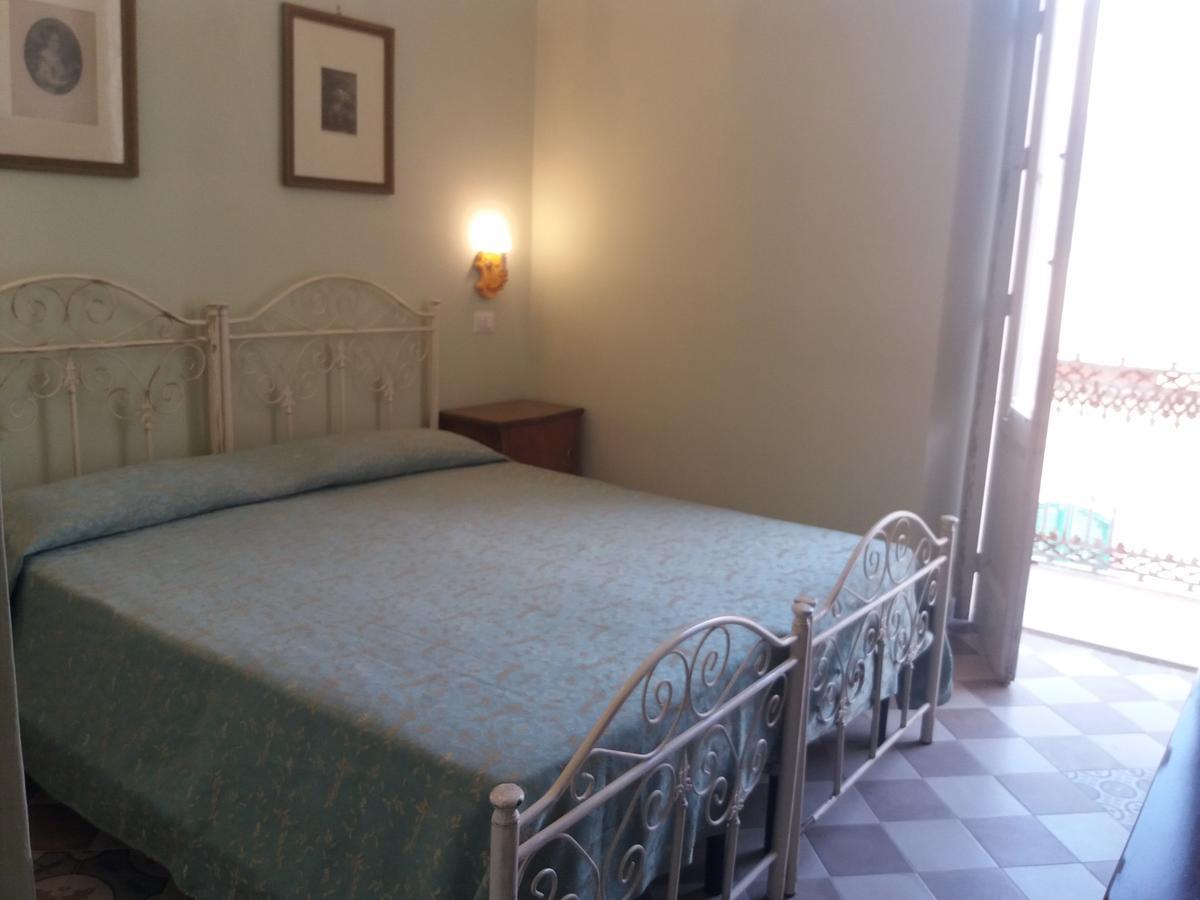 Antico Palazzo Spinola Bed and Breakfast Gallipolli Exteriör bild