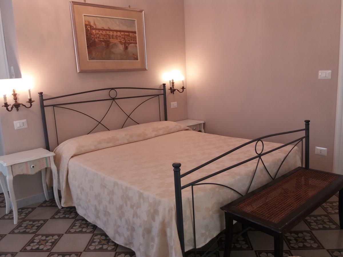 Antico Palazzo Spinola Bed and Breakfast Gallipolli Exteriör bild