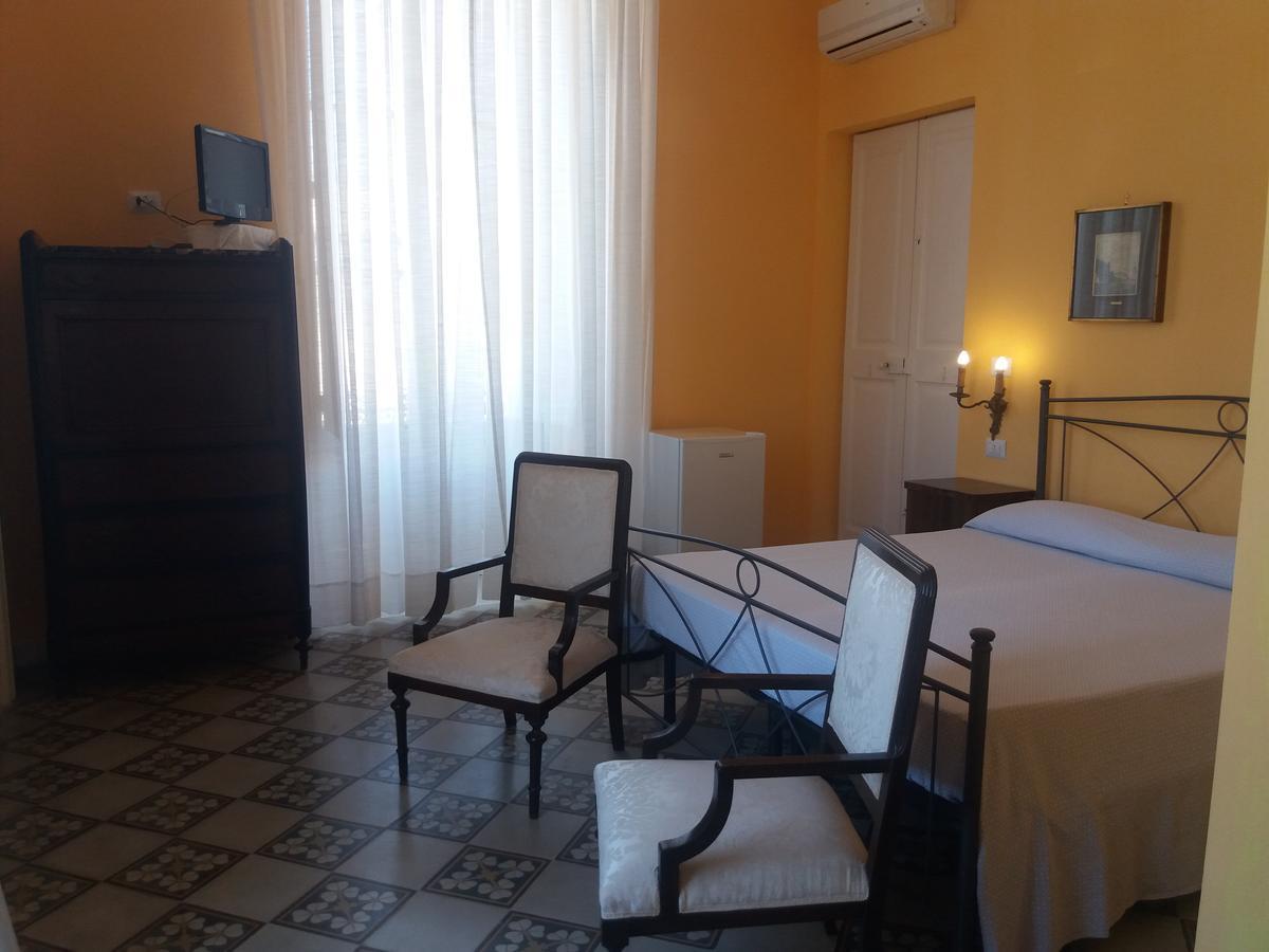 Antico Palazzo Spinola Bed and Breakfast Gallipolli Exteriör bild
