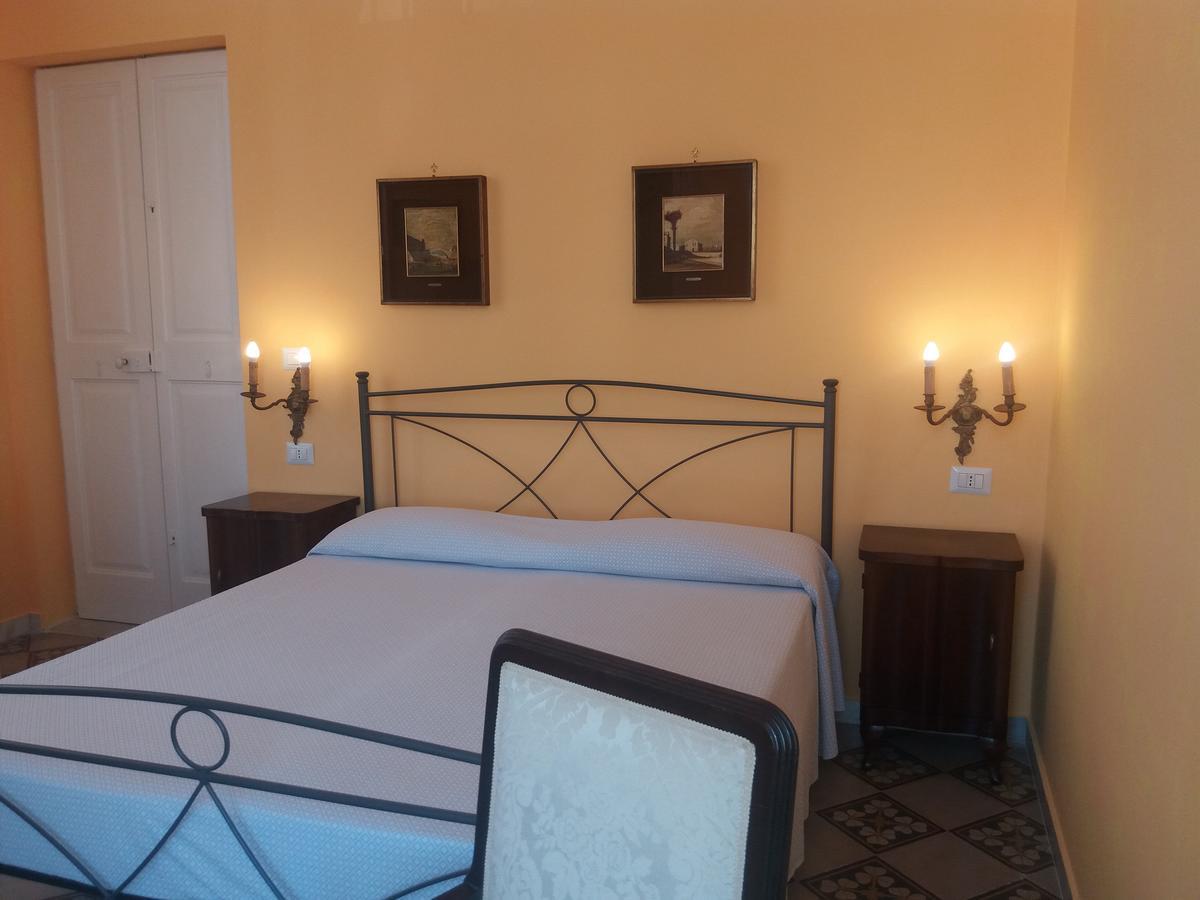 Antico Palazzo Spinola Bed and Breakfast Gallipolli Exteriör bild