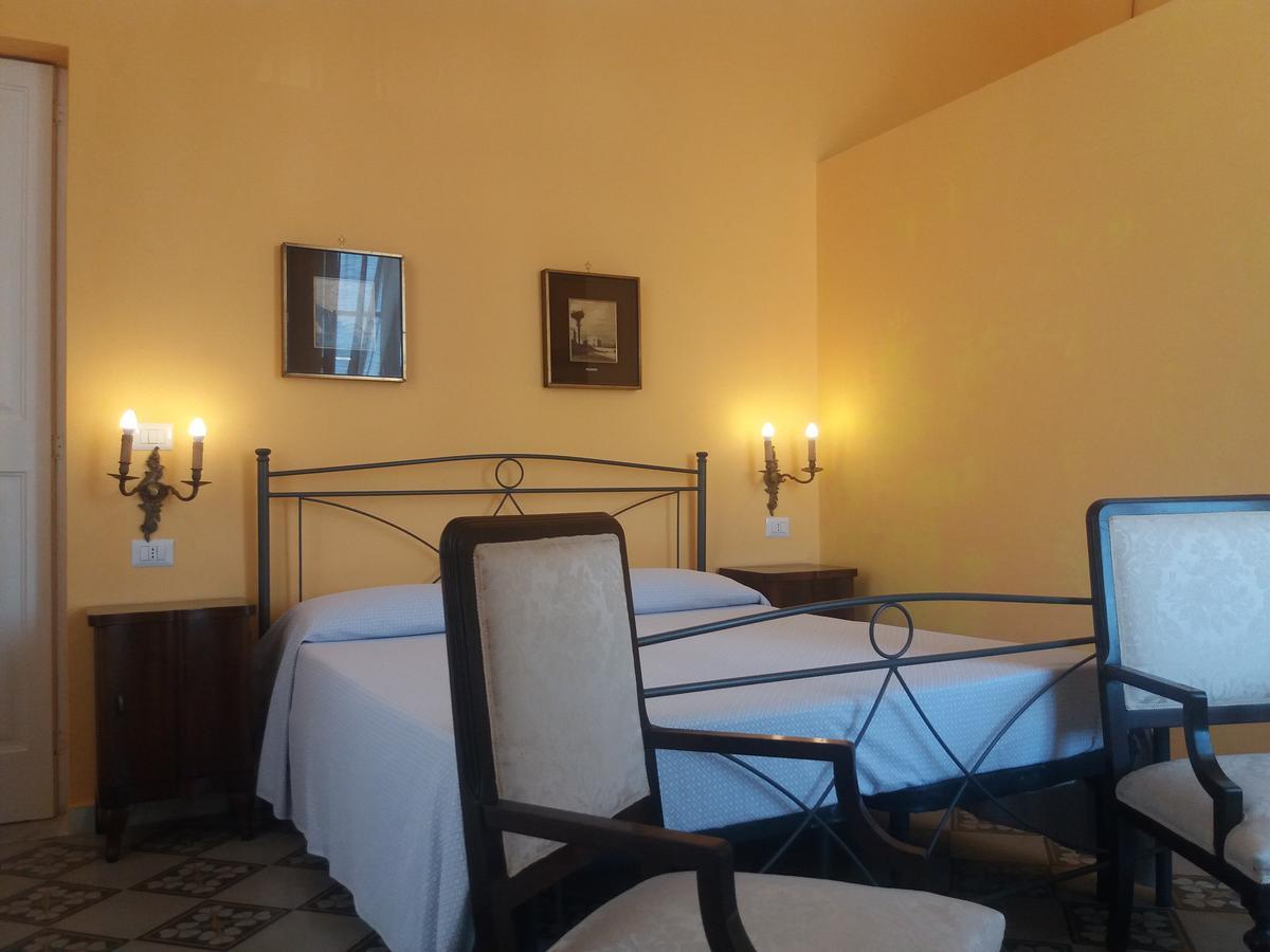 Antico Palazzo Spinola Bed and Breakfast Gallipolli Exteriör bild