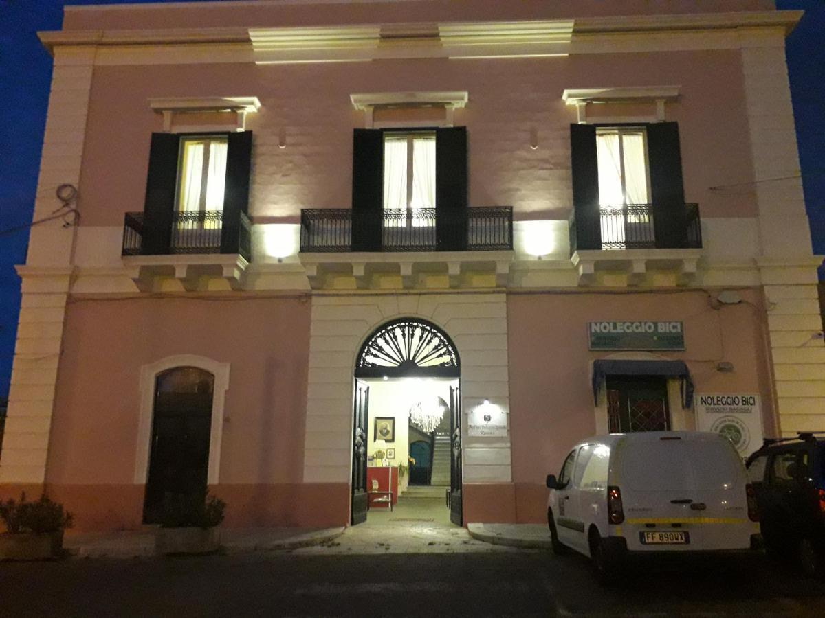Antico Palazzo Spinola Bed and Breakfast Gallipolli Exteriör bild